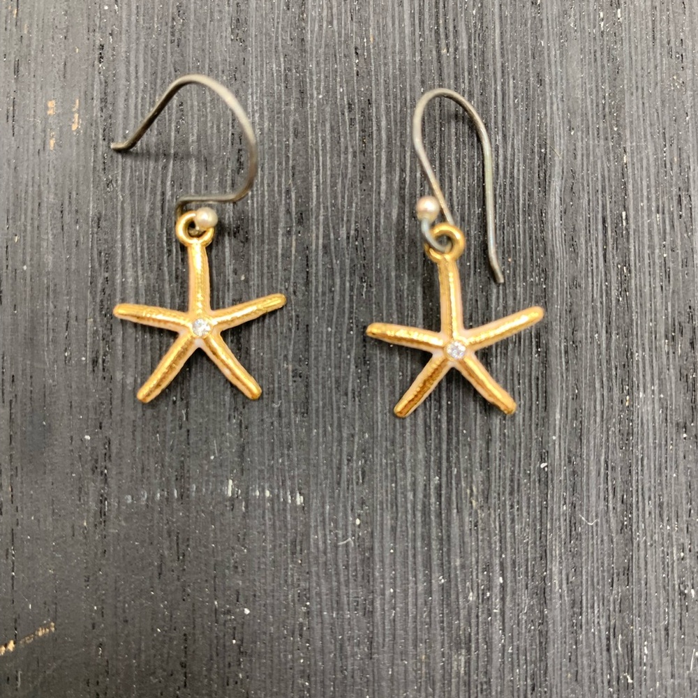 Chic Gold Starfish Earrings